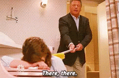 INTERACTION ▬ A feu couvert (XI) 30rock-alec-baldwin-there-there-cheer-up-comfort-gif-4215371